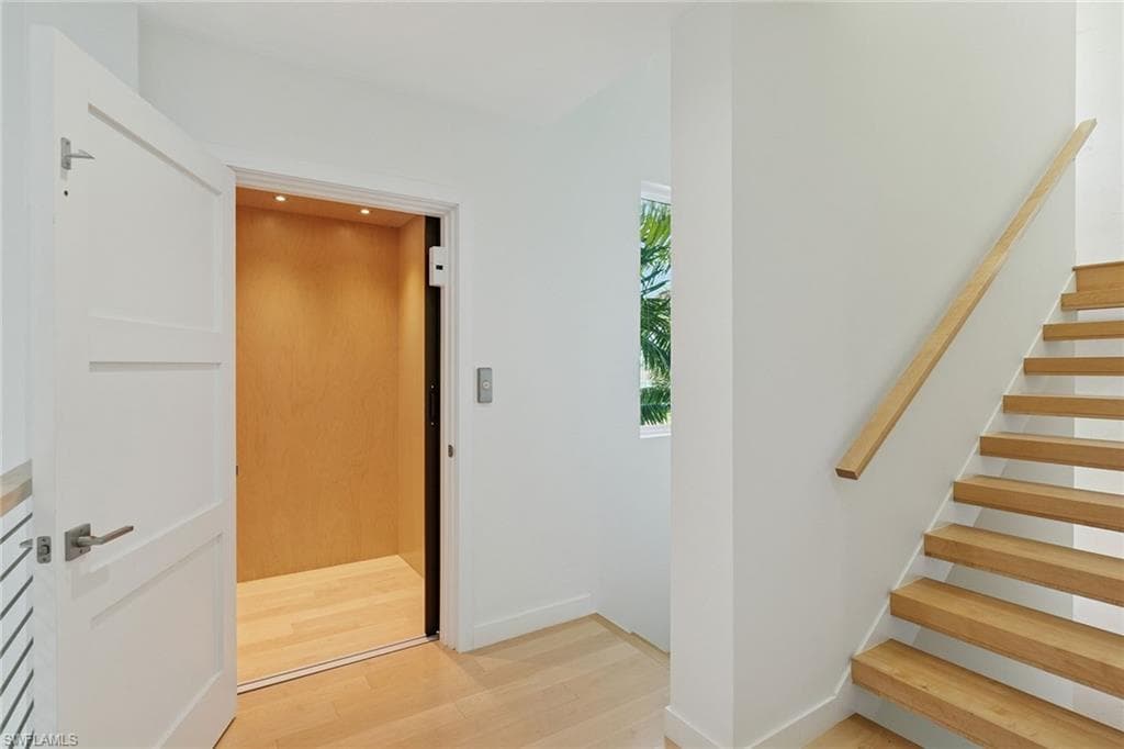 724 Plantation CT, MARCO ISLAND FL 34145-21