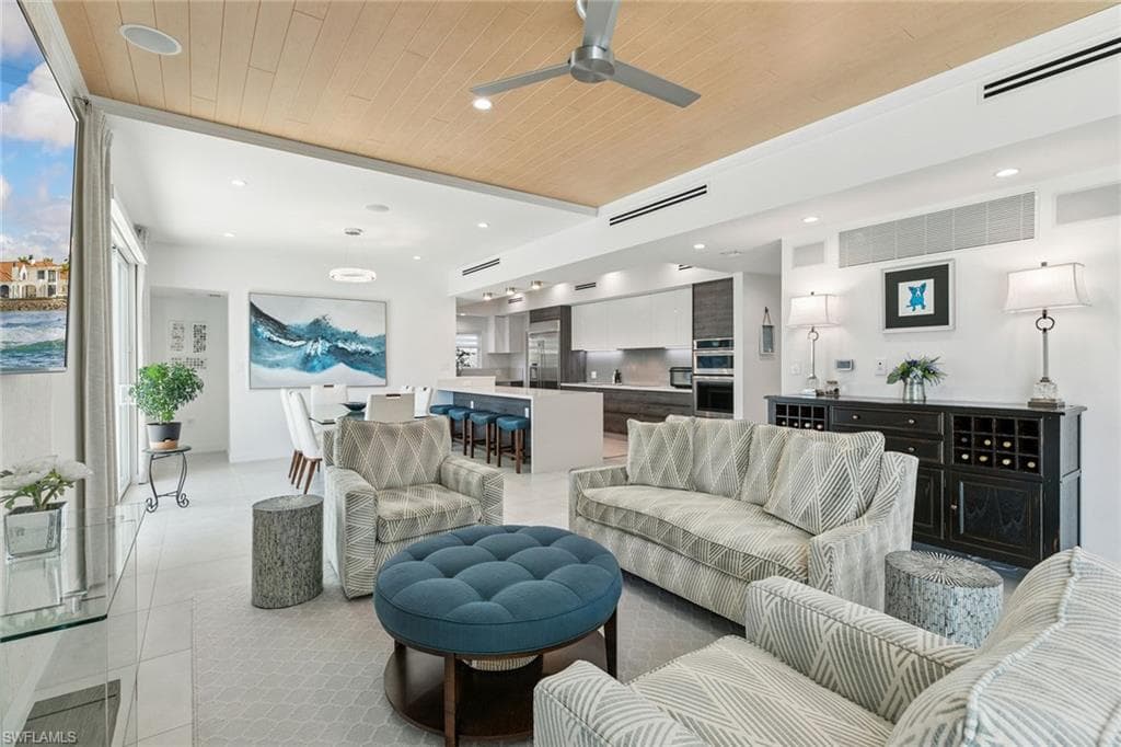 724 Plantation CT, MARCO ISLAND FL 34145-7