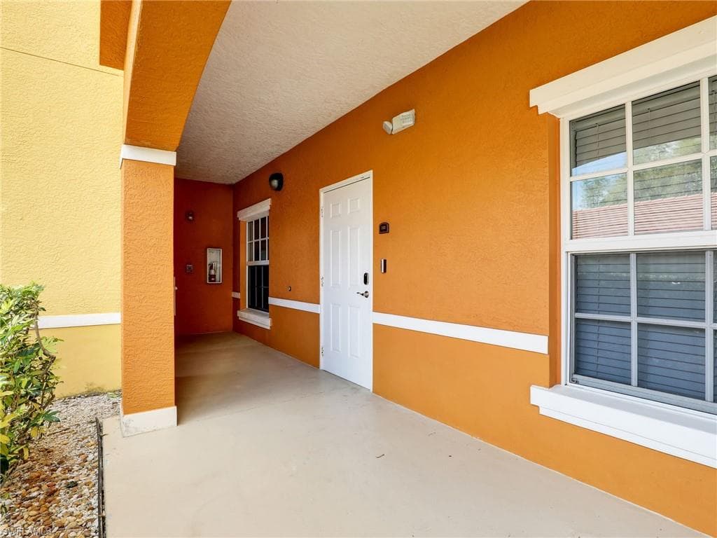 4420 Botanical Place CIR # 102, NAPLES FL 34112-2