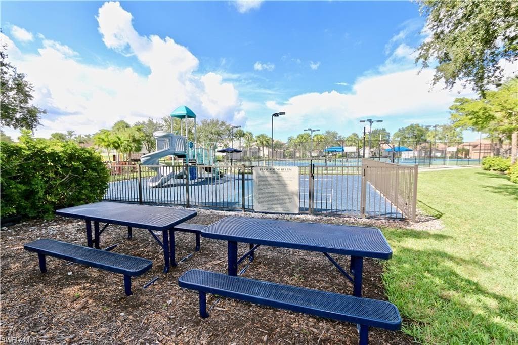 16192 Parque LN, NAPLES FL 34110-27