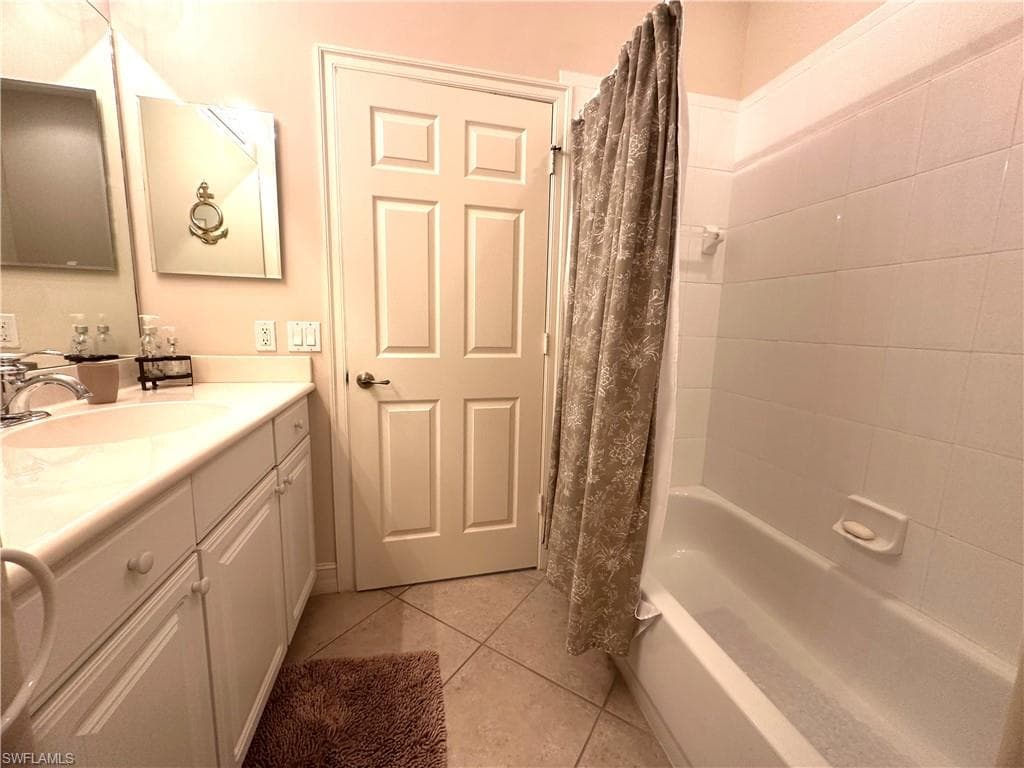 1634 Tarpon Bay DR S # 202, NAPLES FL 34119-22