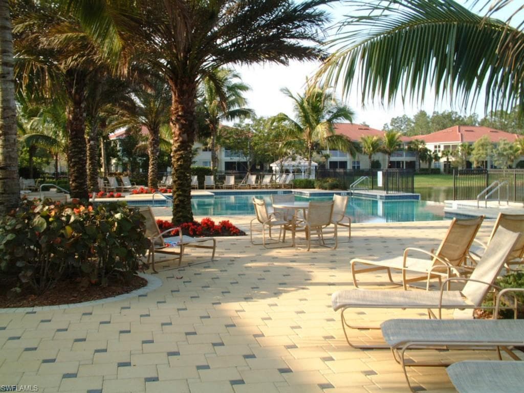 1634 Tarpon Bay DR S # 202, NAPLES FL 34119-33