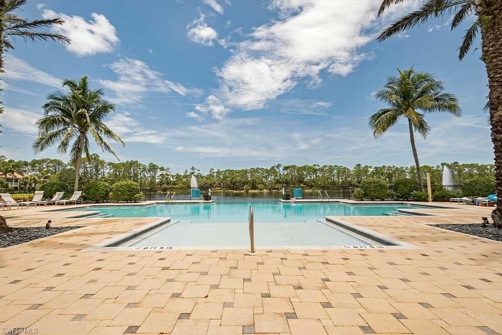 1634 Tarpon Bay DR S # 202, NAPLES FL 34119-32