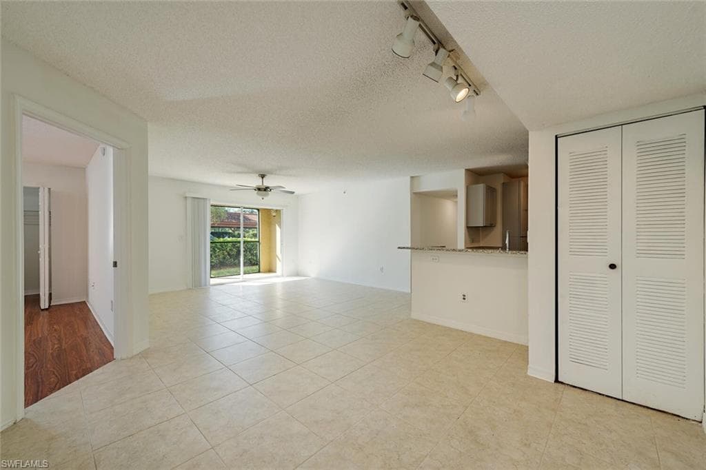 8861 Colonnades CT N # 215, BONITA SPRINGS FL 34135-1