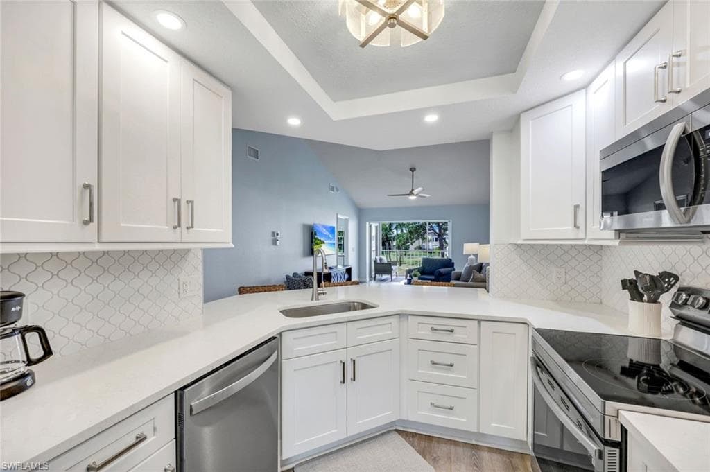 774 Wiggins Lake DR # 203, NAPLES FL 34110-6
