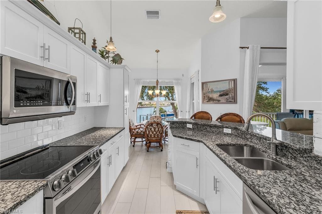 275 Cays DR # 2208, NAPLES FL 34114-14
