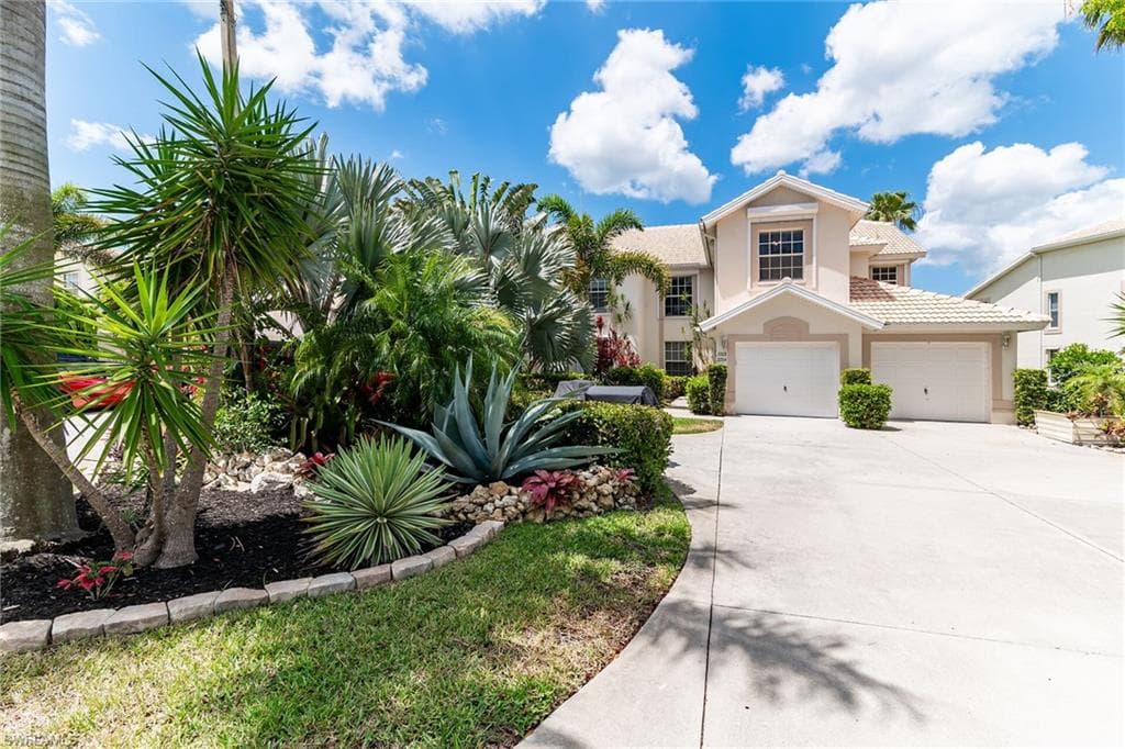 275 Cays DR # 2208, NAPLES FL 34114-28
