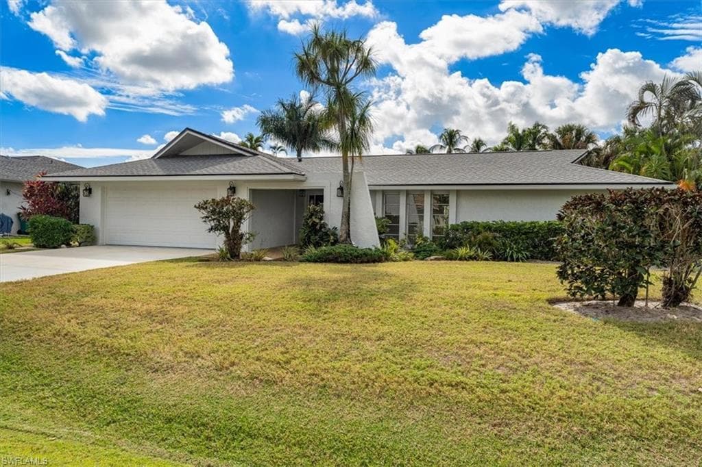 2232 Longboat DR, NAPLES FL 34104-30