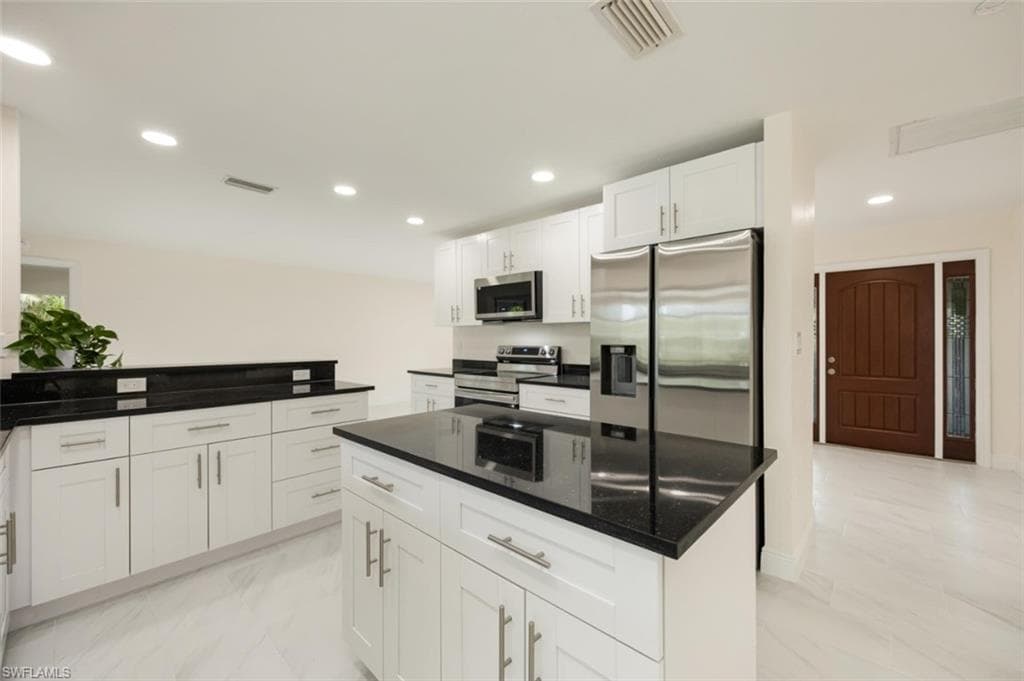 2232 Longboat DR, NAPLES FL 34104-3