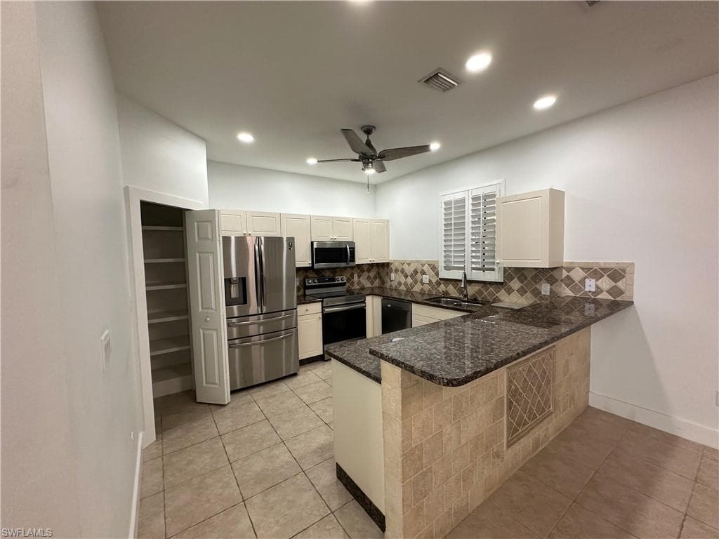 14936 Summit Place CIR # 19, NAPLES FL 34119-2