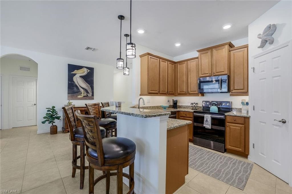 23400 Alamanda DR # 204, ESTERO FL 34135-5