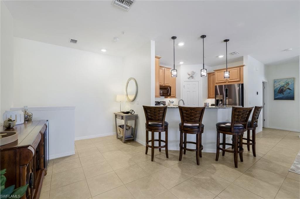 23400 Alamanda DR # 204, ESTERO FL 34135-3