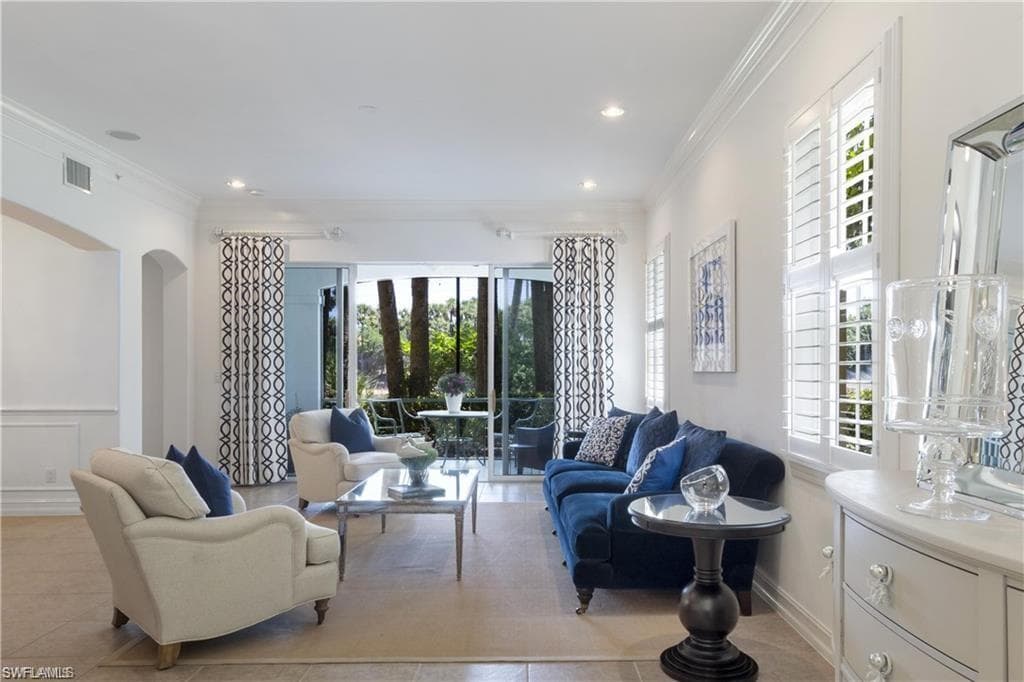 2864 Tiburon BLVD E # 101, NAPLES FL 34109-3