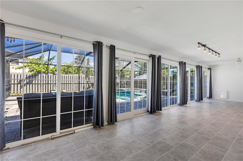 179 Hibiscus DR-15