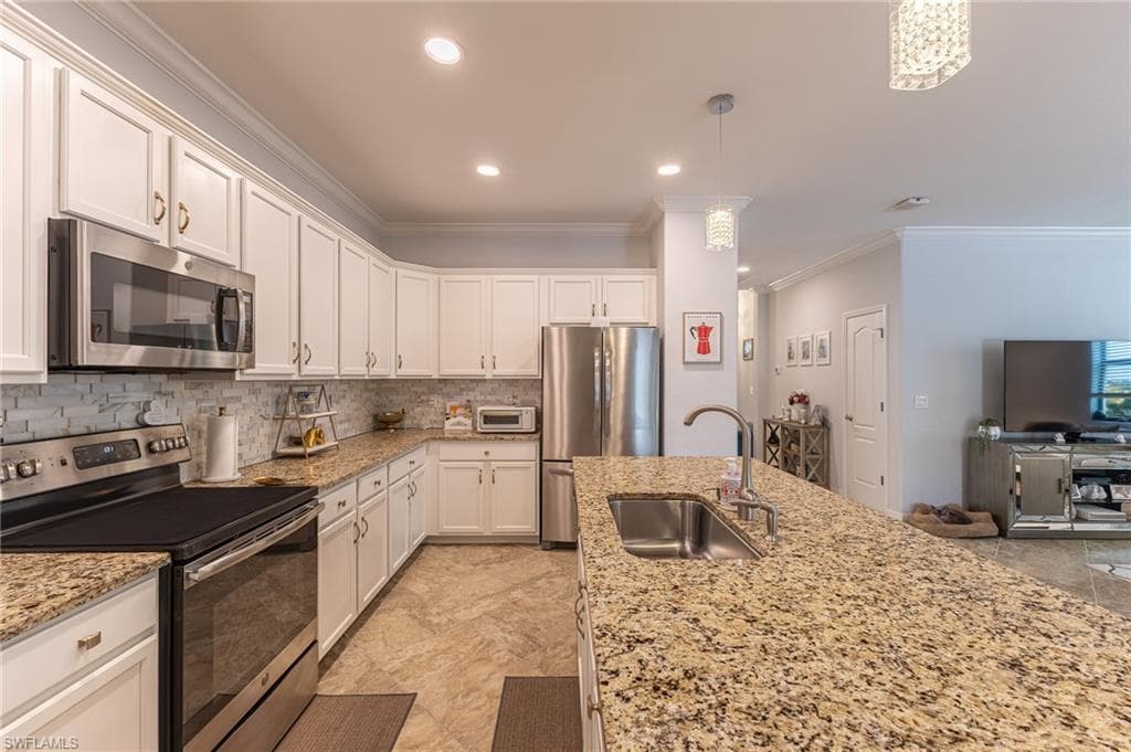 9231 Shadow Oak LN, NAPLES FL 34120-16