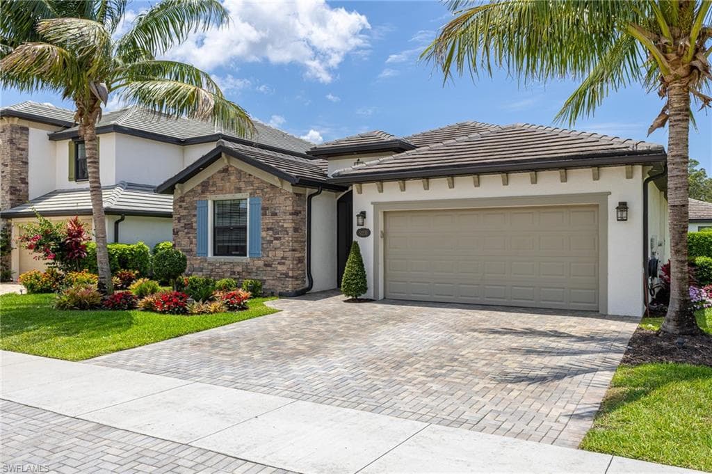 9231 Shadow Oak LN, NAPLES FL 34120-2