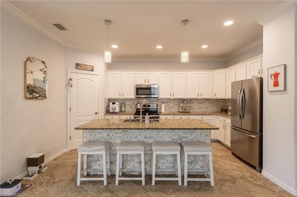 9231 Shadow Oak LN, NAPLES FL 34120-17
