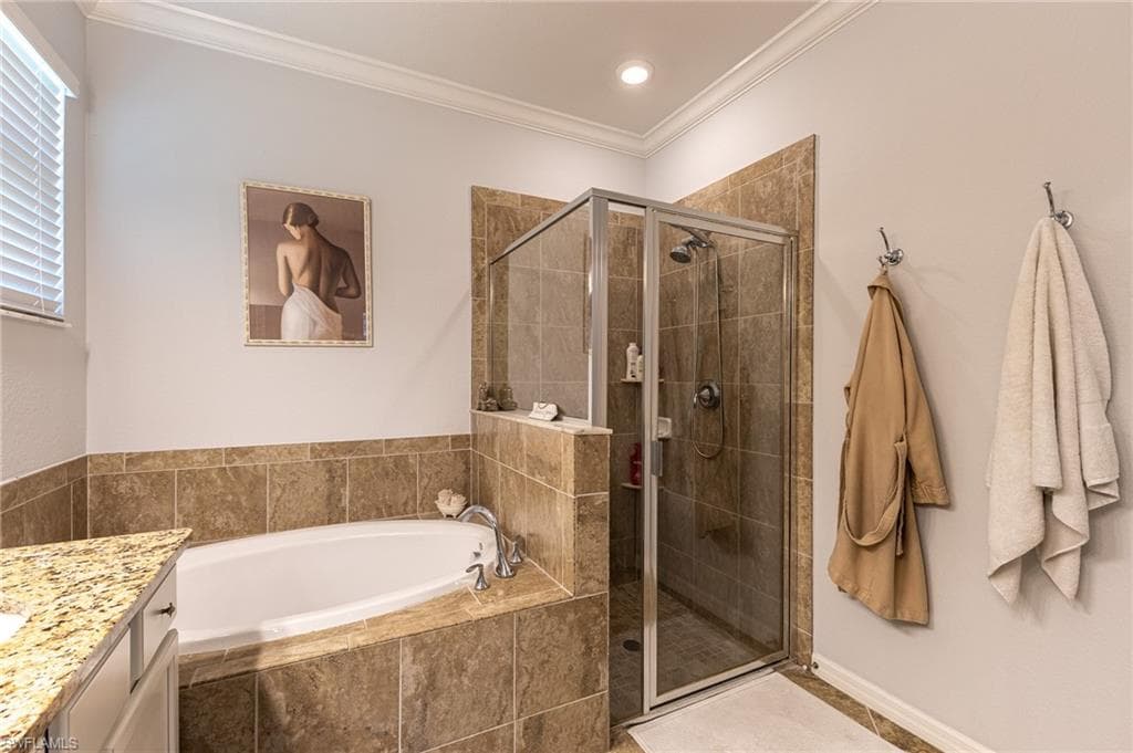 9231 Shadow Oak LN, NAPLES FL 34120-24