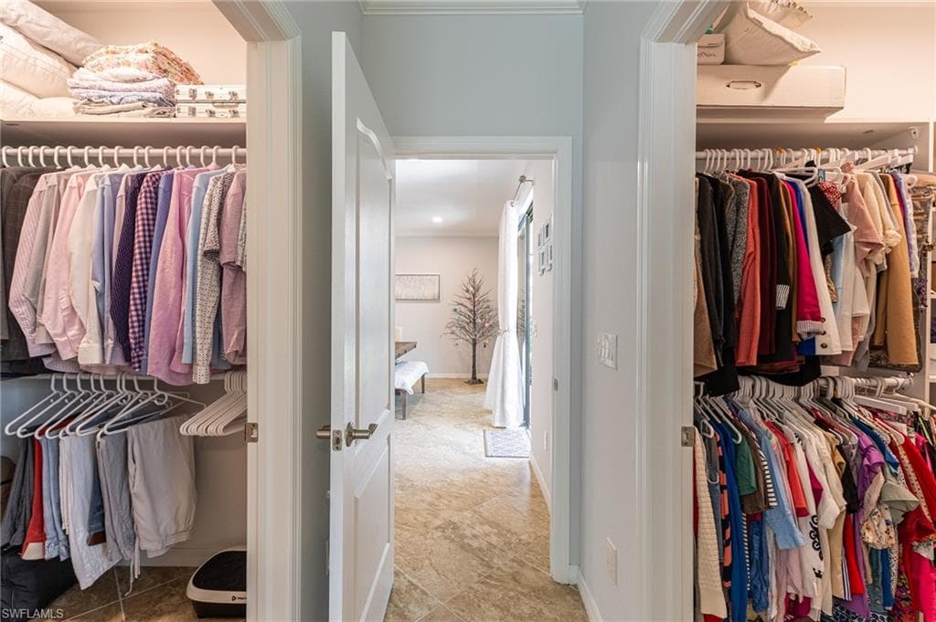 9231 Shadow Oak LN, NAPLES FL 34120-20