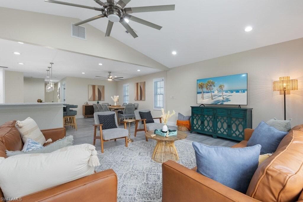 1100 Royal Palm DR, NAPLES FL 34103-6
