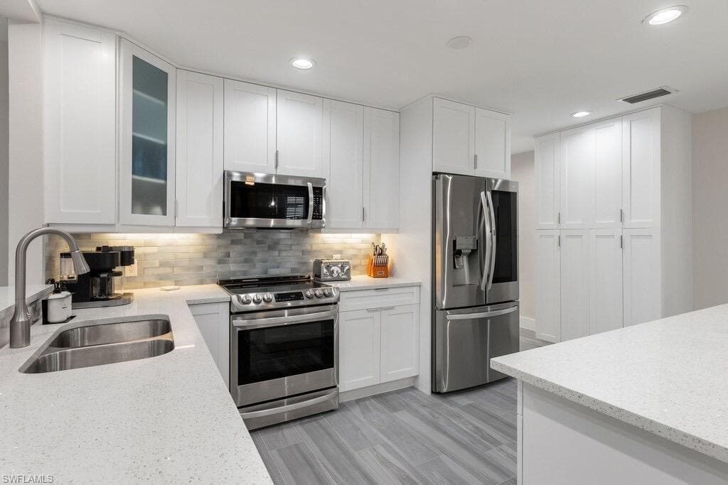 1100 Royal Palm DR, NAPLES FL 34103-2