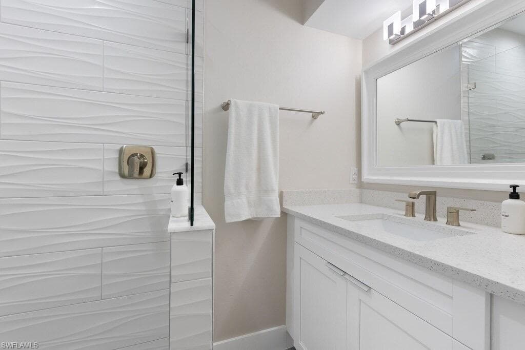 1100 Royal Palm DR, NAPLES FL 34103-19