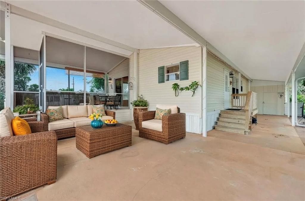 524 Menton LN, NAPLES FL 34112-8