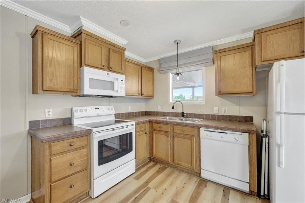 524 Menton LN, NAPLES FL 34112-13