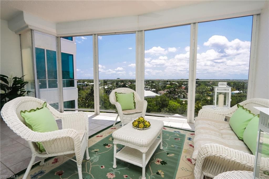 60 Seagate DR # 704, NAPLES FL 34103-21