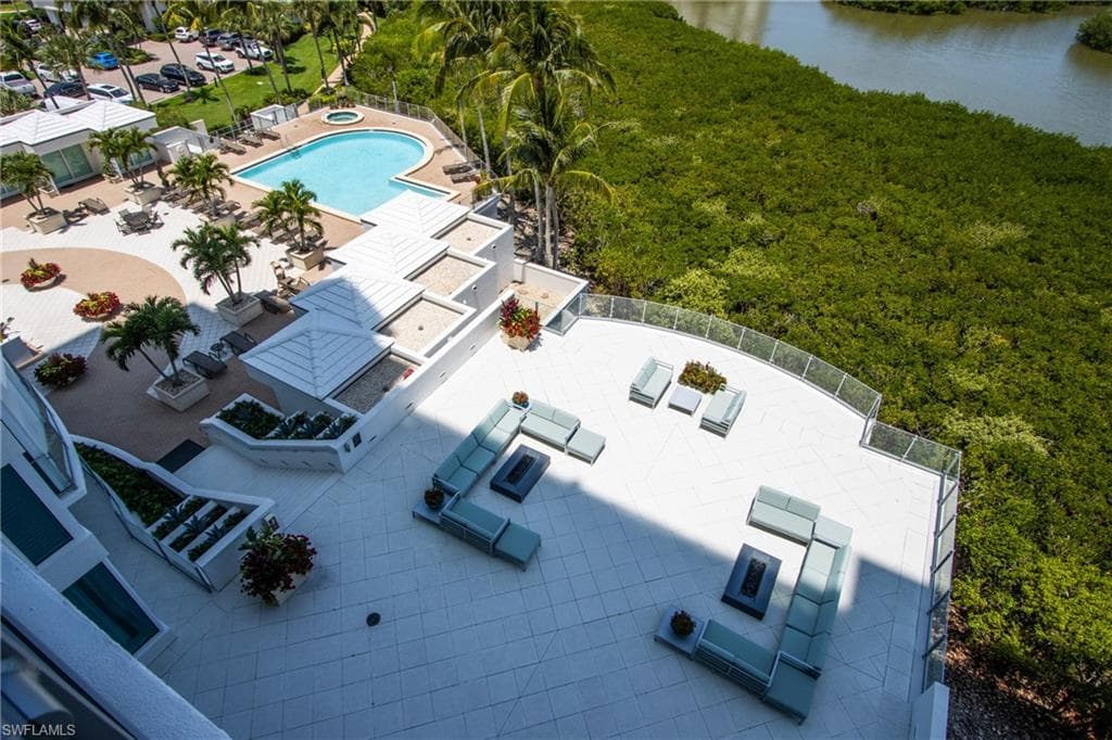 60 Seagate DR # 704, NAPLES FL 34103-24