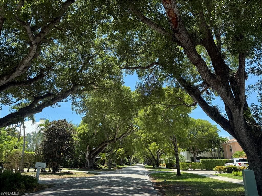 1523 Chesapeake AVE # B4, NAPLES FL 34102-5