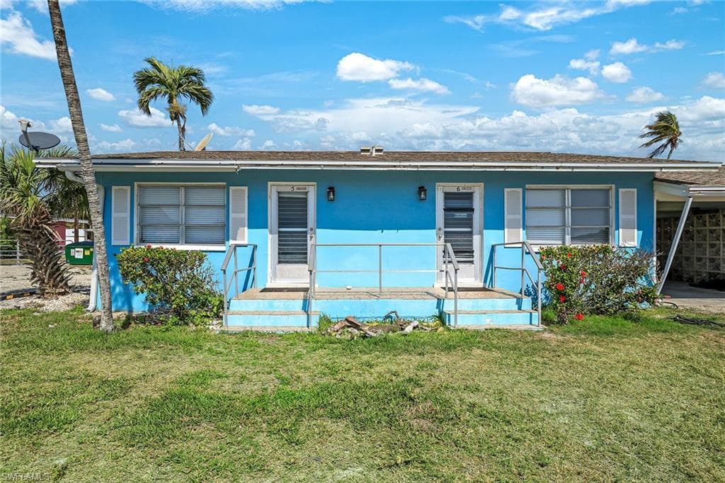 110 East CT, NAPLES FL 34140-1