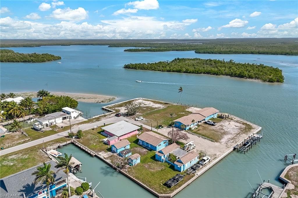 110 East CT, NAPLES FL 34140-12