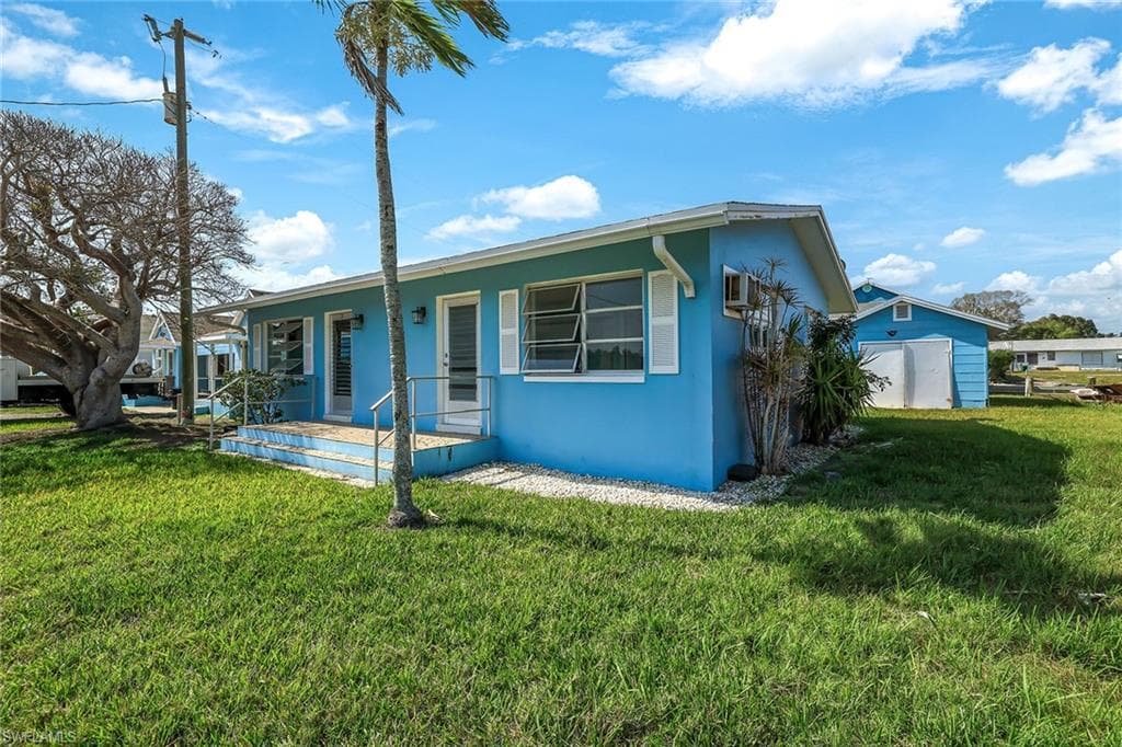 110 East CT, NAPLES FL 34140-16