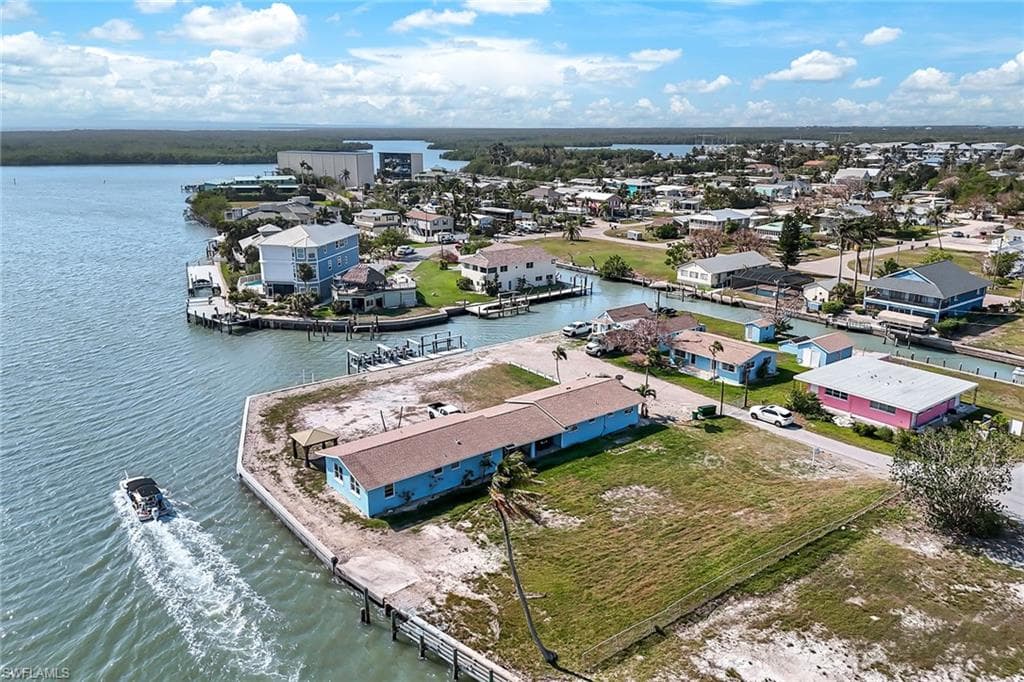 110 East CT, NAPLES FL 34140-7