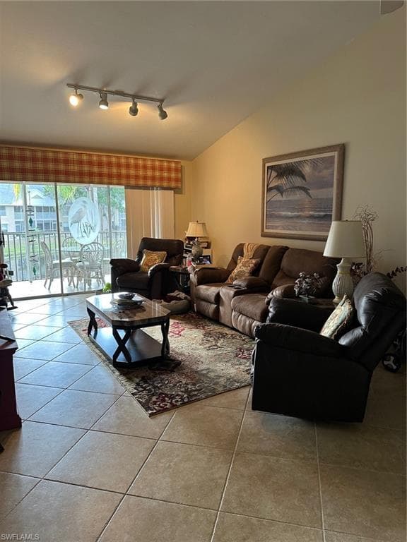 138 Pebble Shores DR # 8, NAPLES FL 34110-7