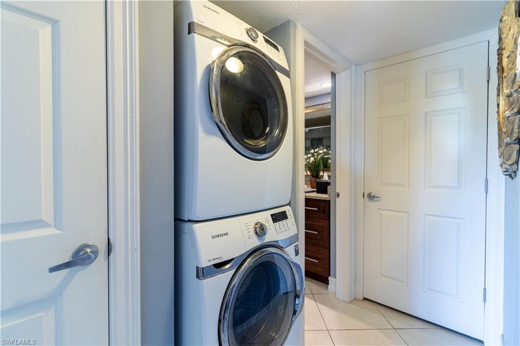 5535 Rattlesnake Hammock RD # 205, NAPLES FL 34113-14