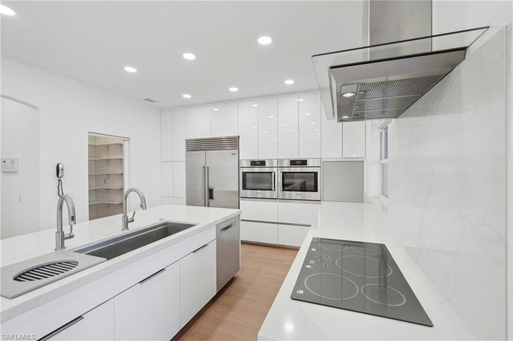 5541 Harborage DR, FORT MYERS FL 33908-15