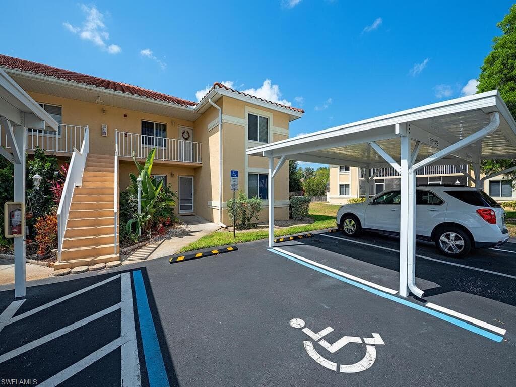 208 Furse Lakes CIR # D6, NAPLES FL 34104-10