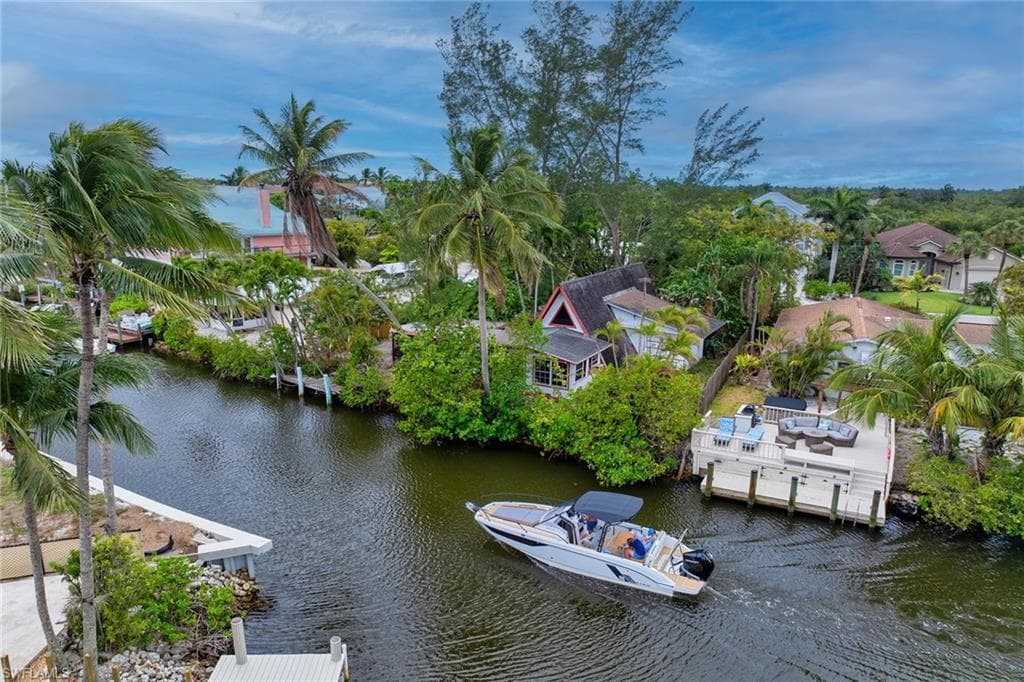 3261 Lakeview DR, NAPLES FL 34112-1