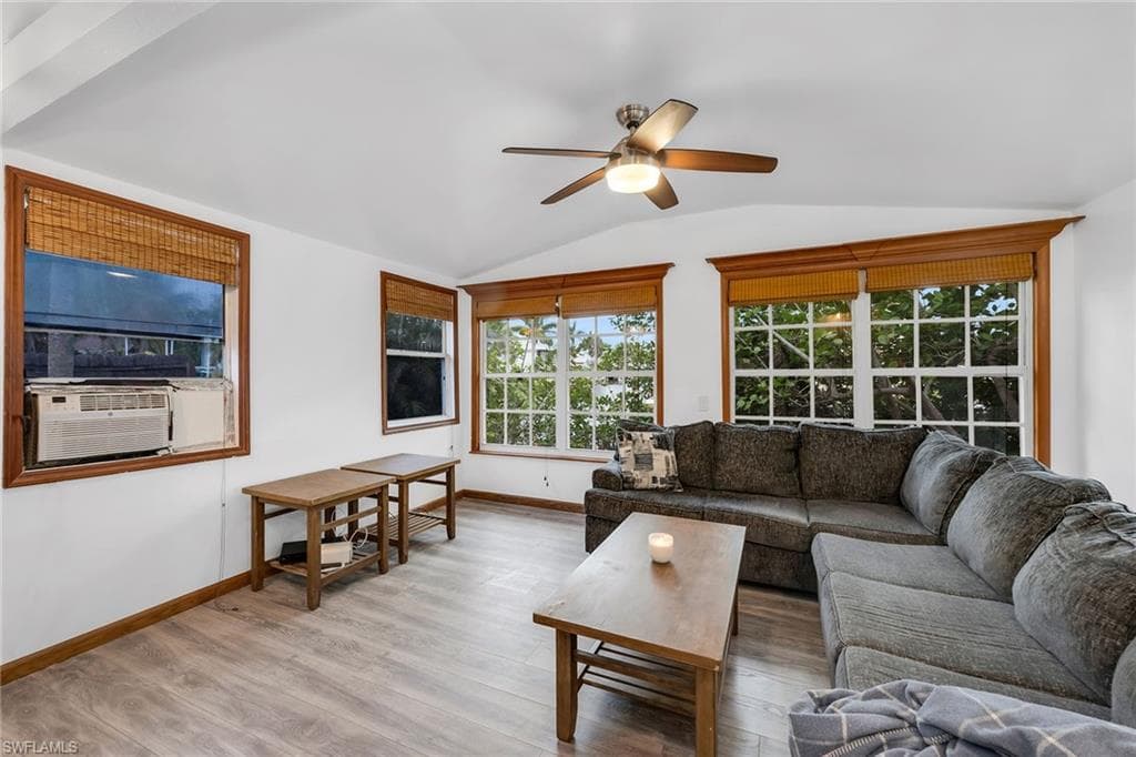 3261 Lakeview DR, NAPLES FL 34112-10