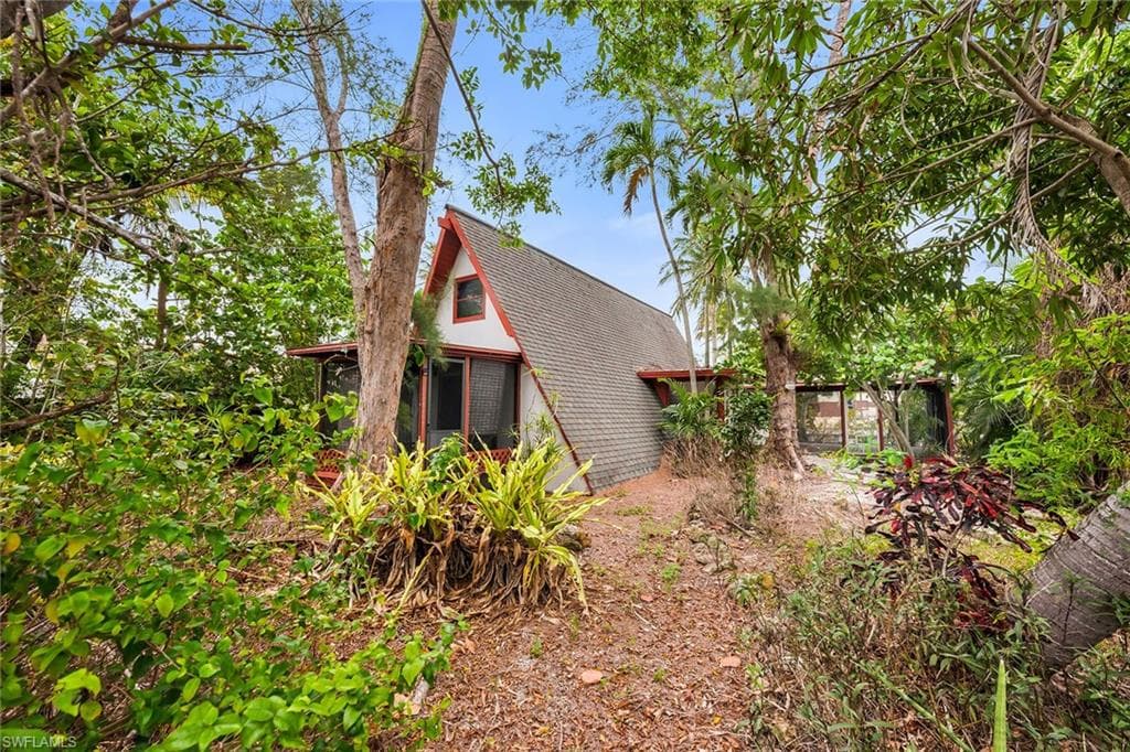 3261 Lakeview DR, NAPLES FL 34112-7