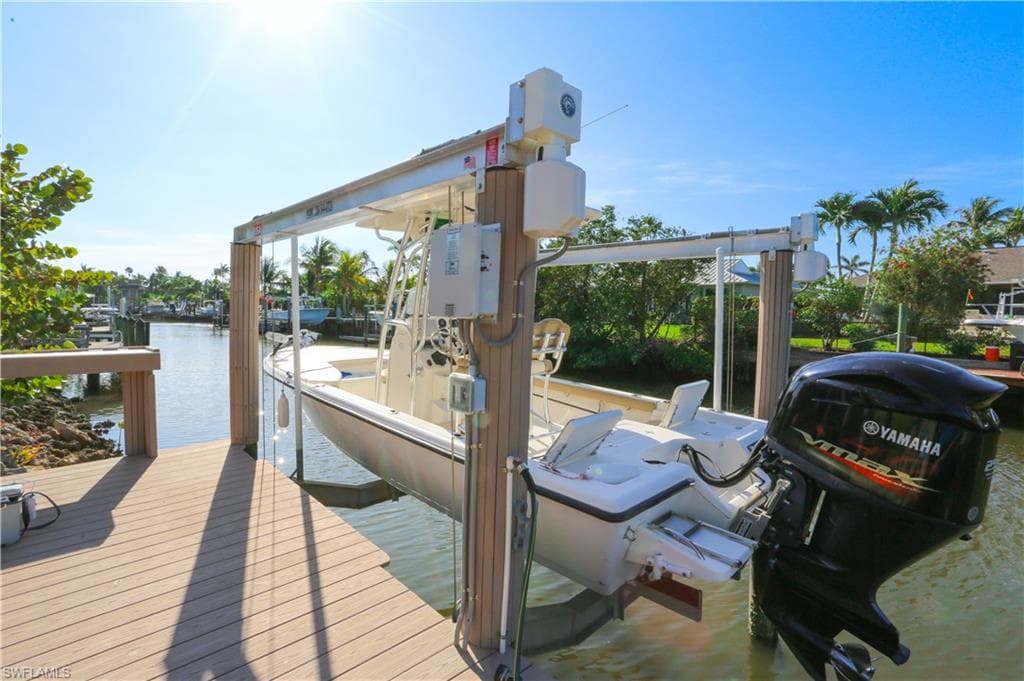 1480 Curlew AVE, NAPLES FL 34102-37