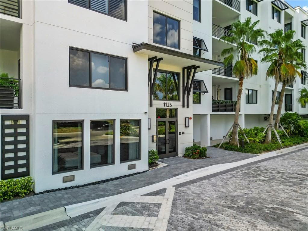 1125 Central AVE # 462, NAPLES FL 34102-1