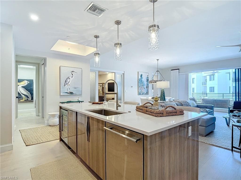 1125 Central AVE # 462, NAPLES FL 34102-5