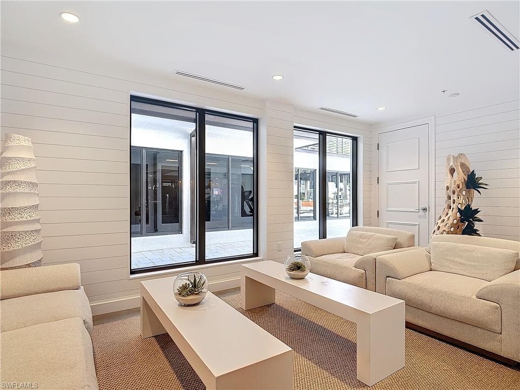 1125 Central AVE # 462, NAPLES FL 34102-46