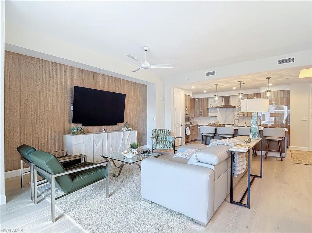 1125 Central AVE # 462, NAPLES FL 34102-11