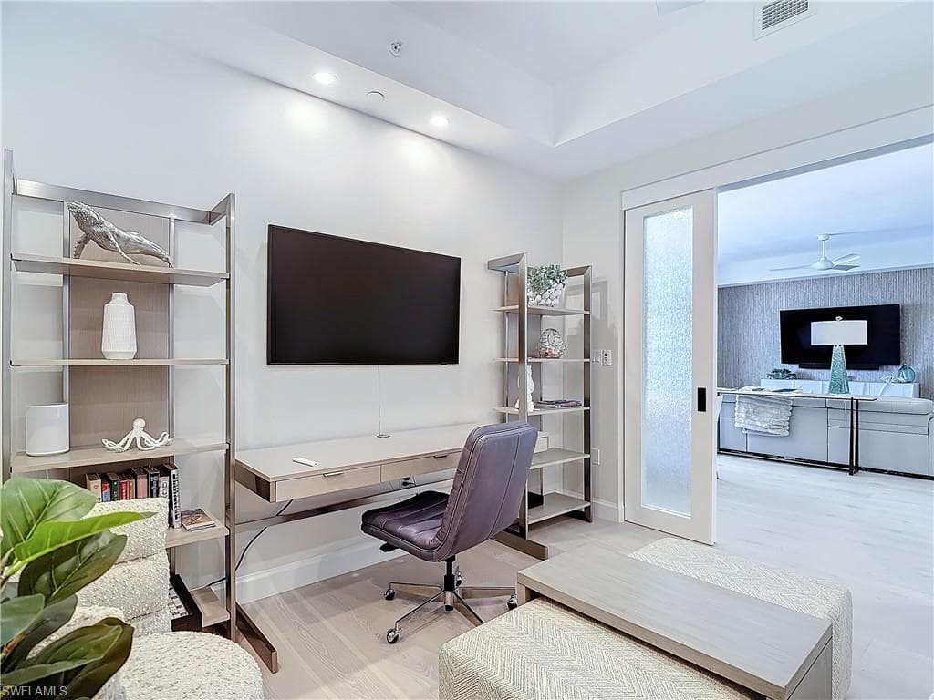 1125 Central AVE # 462, NAPLES FL 34102-25