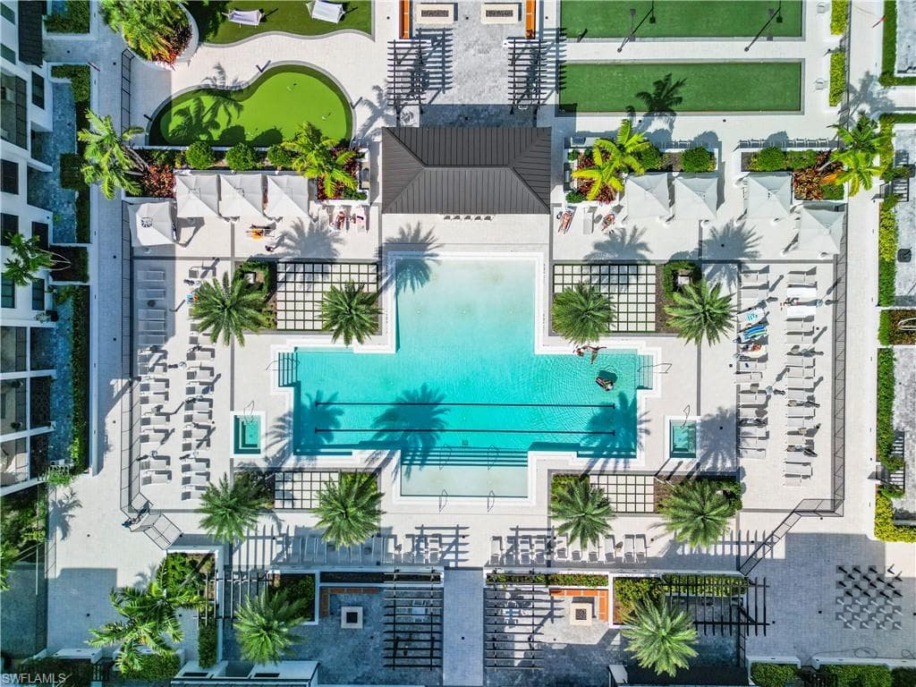 1125 Central AVE # 462, NAPLES FL 34102-35