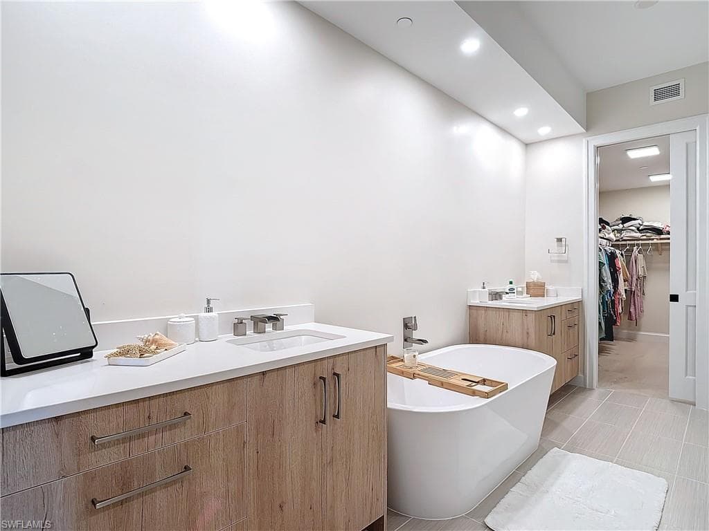 1125 Central AVE # 462, NAPLES FL 34102-19